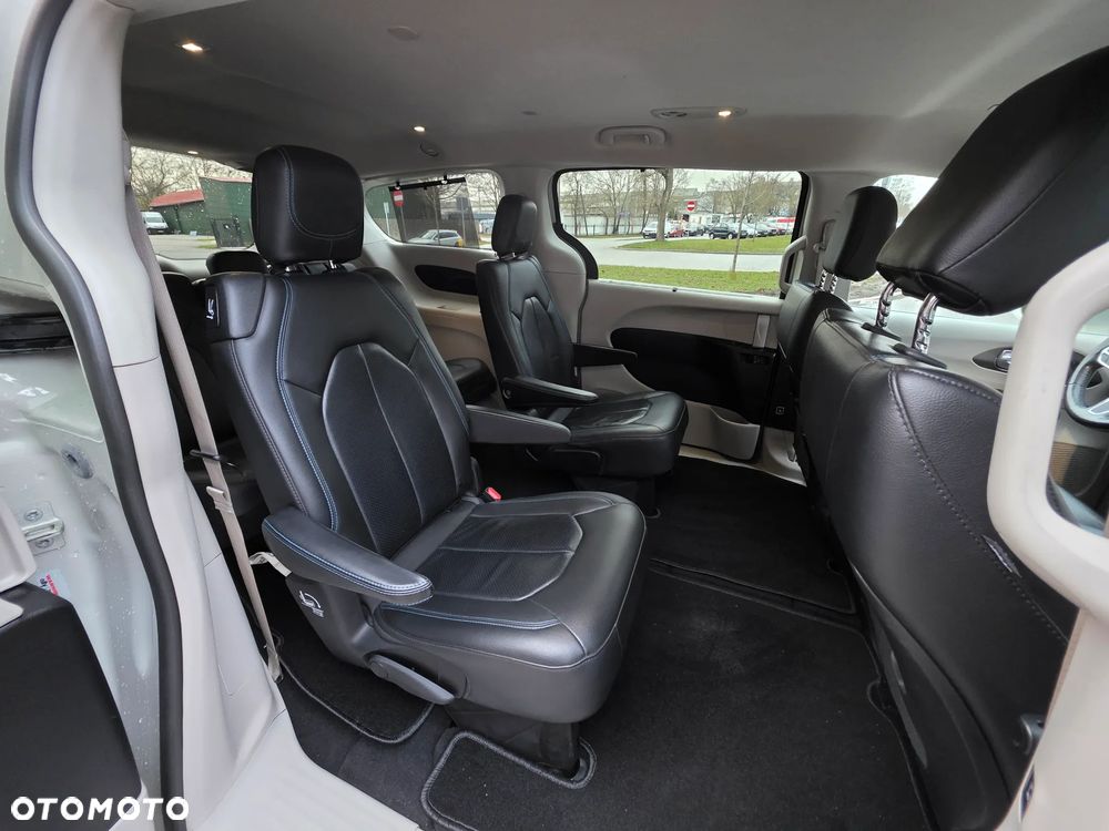 Chrysler Pacifica - 31