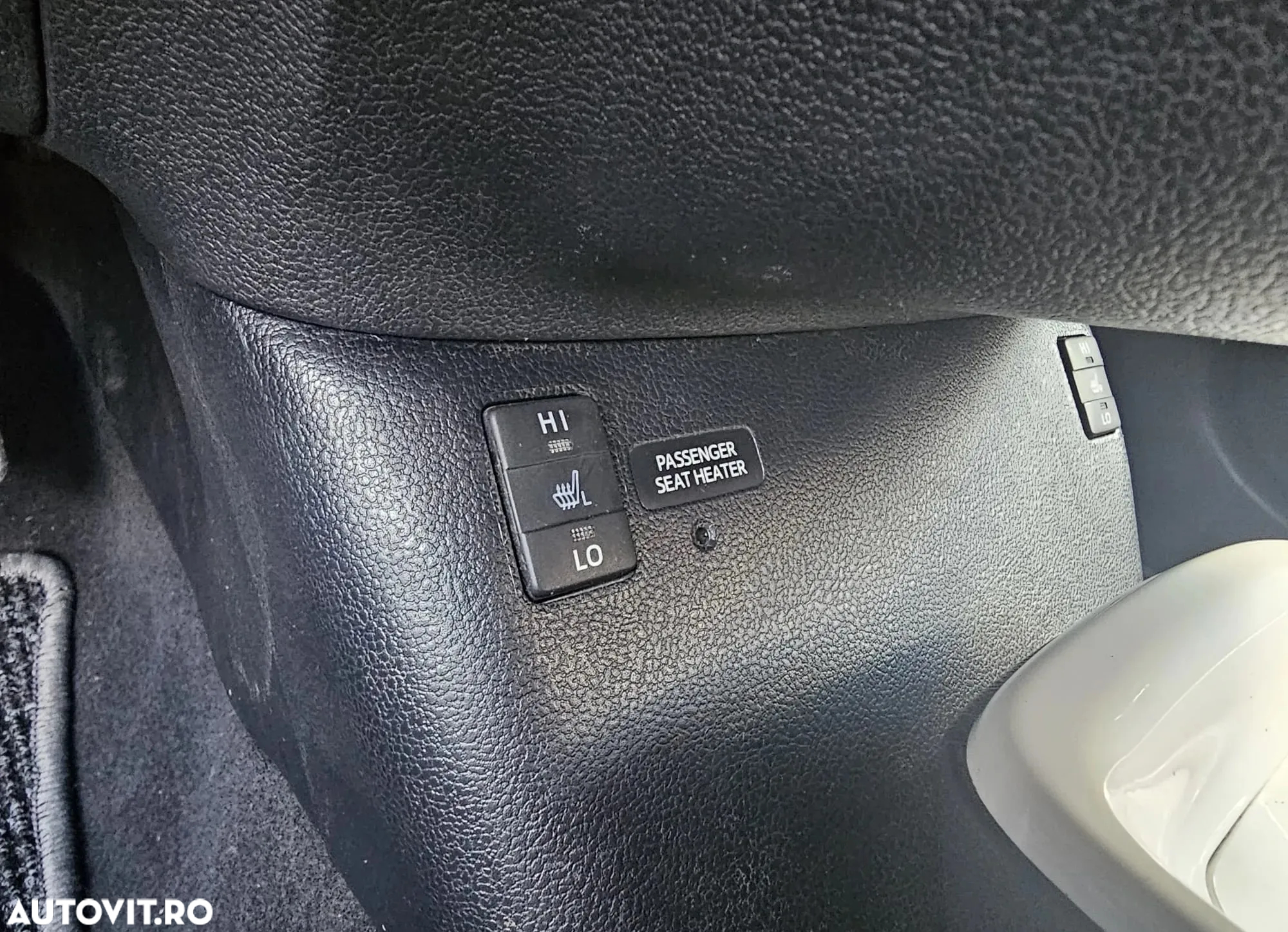 Toyota Prius (Hybrid) Executive - 12