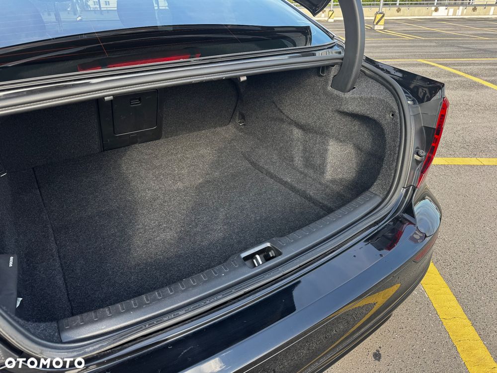 Volvo S60 T5 R-Design - 13