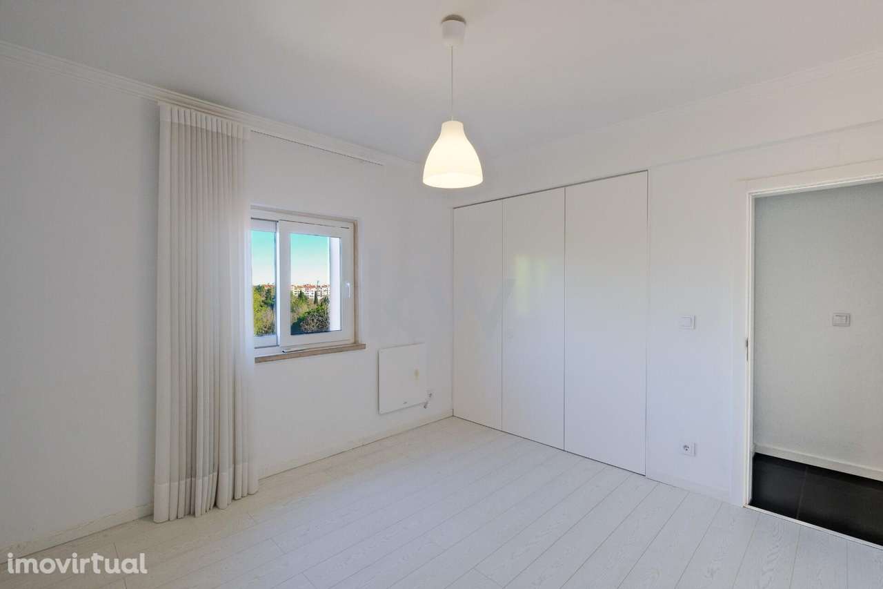 Apartamento T4 duplex remodelado e com garagem na Costa da Guia - Grande imagem: 5/50