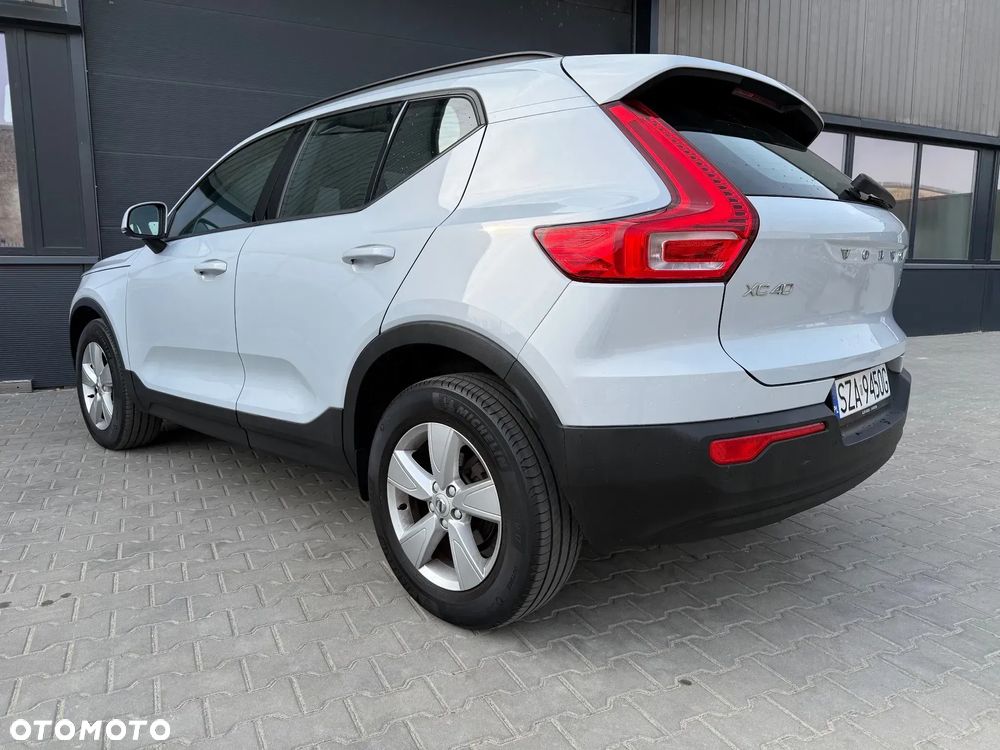 Volvo XC 40 T2 Momentum Core - 2