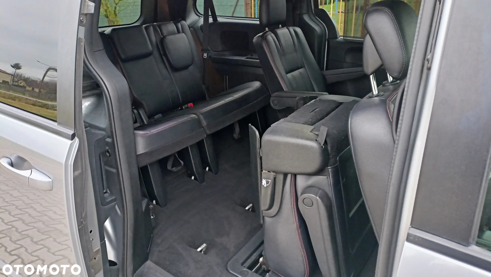 Dodge Grand Caravan - 29