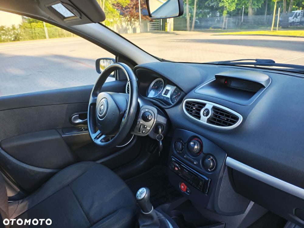 Renault Clio 1.2 16V Confort Authentique - 29