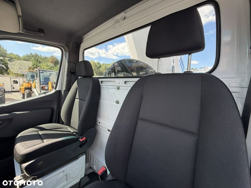 Mercedes-Benz Sprinter - 26