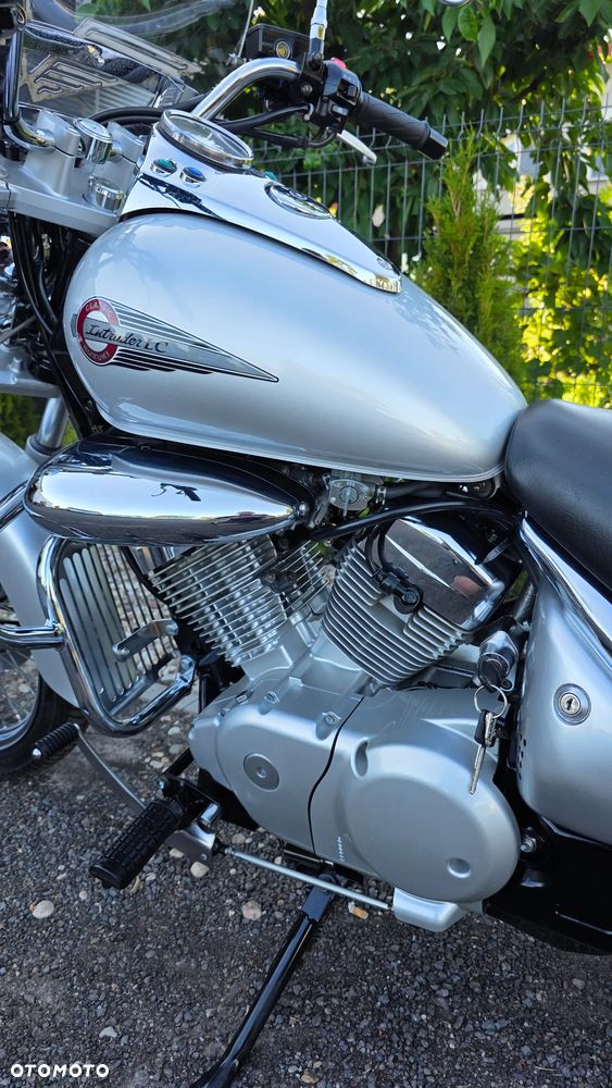 Suzuki Intruder - 10
