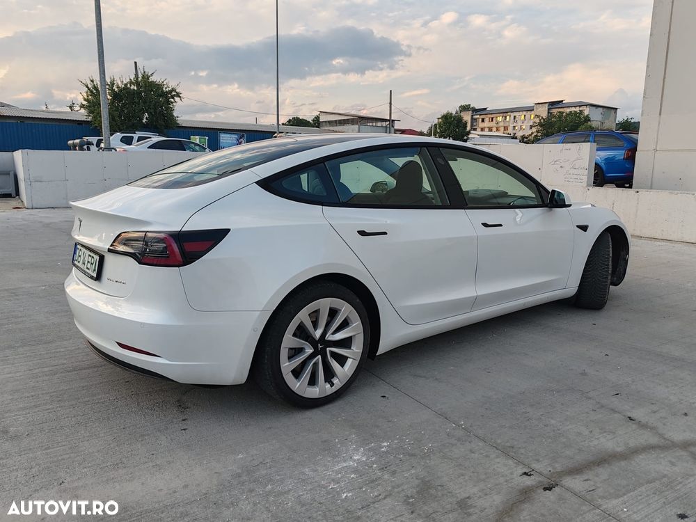 Tesla Model 3 - 5