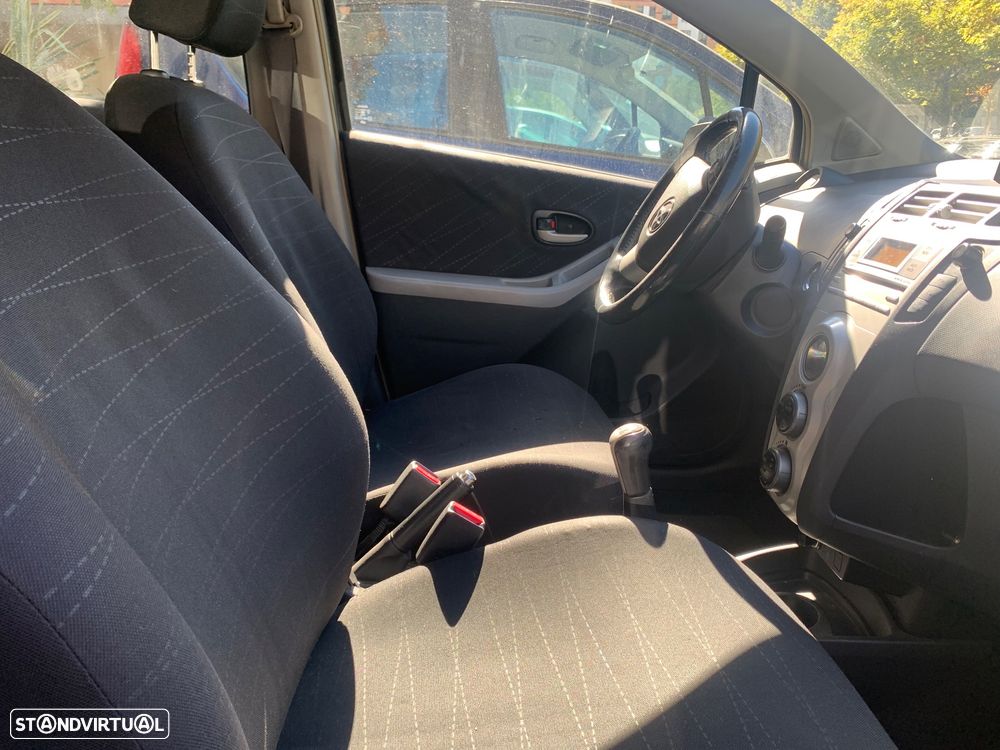 Toyota Yaris 1.0 VVT-i - 10