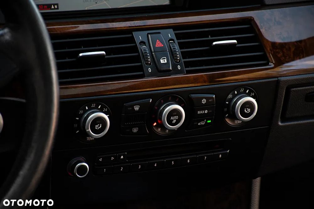 BMW Seria 5 525i xDrive Edition Exclusive - 33