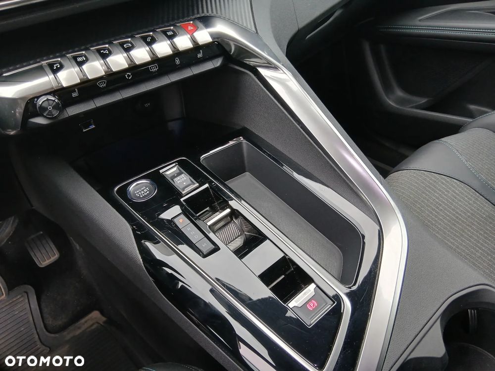 Peugeot 3008 1.2 PureTech Allure Pack S&S EAT8 - 23