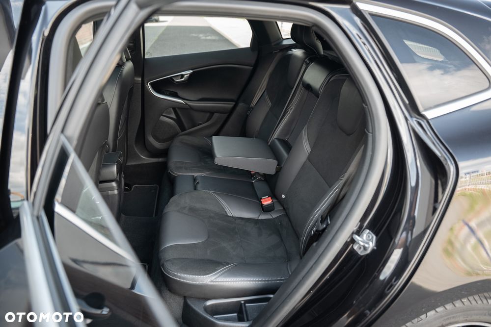 Volvo V40 T3 Geartronic RDesign - 33