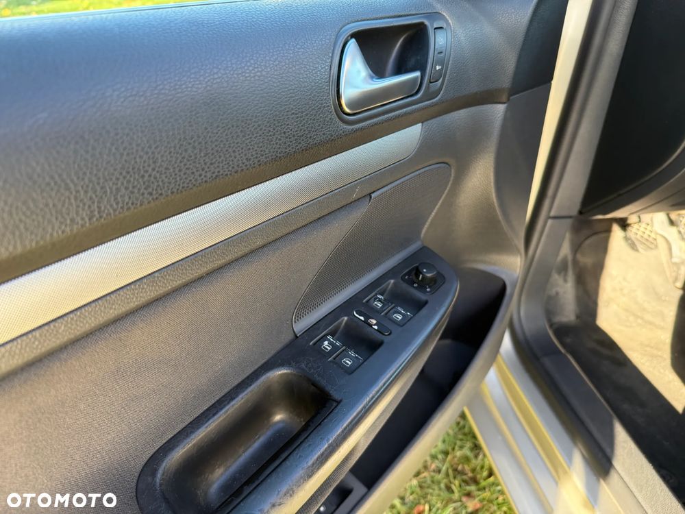 Volkswagen Jetta 2.0 FSI Comfortline - 7