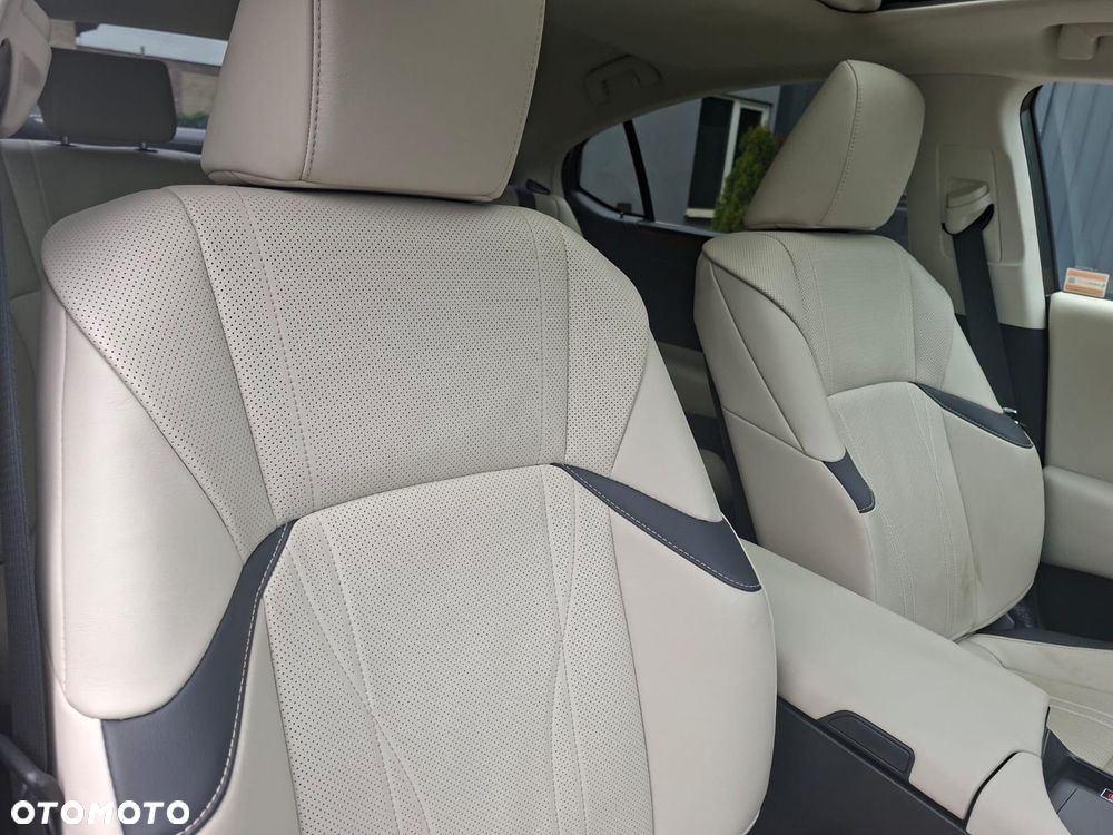 Lexus ES 300h Omotenashi - 37