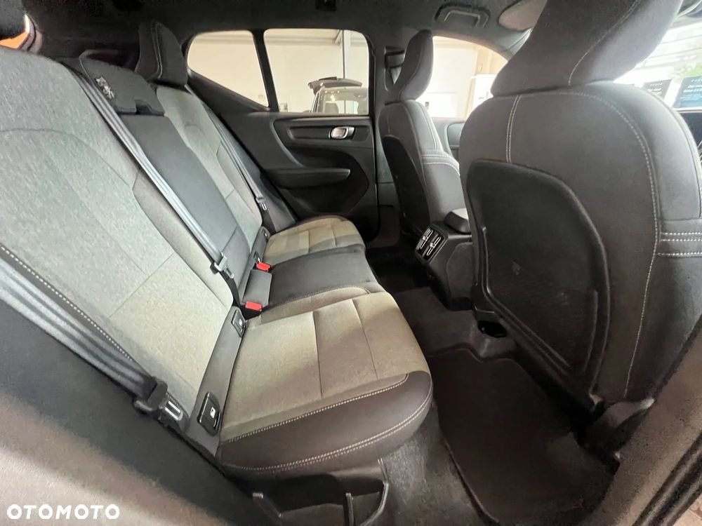 Volvo XC 40 B4 AWD Plus Dark - 23