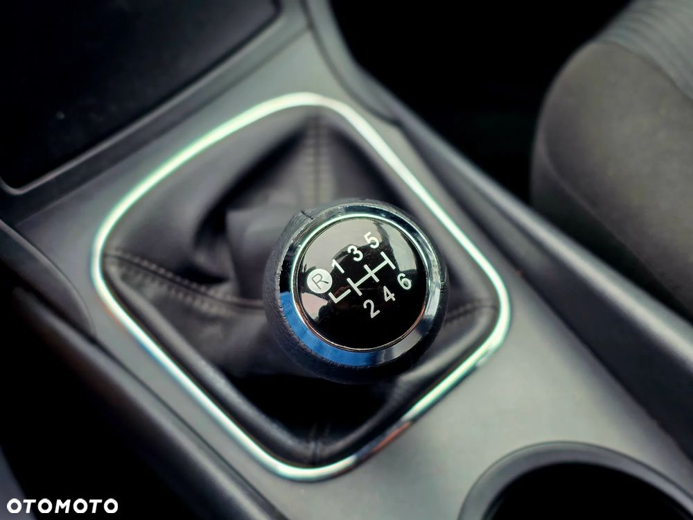 Toyota Avensis 1.8 Style - 27