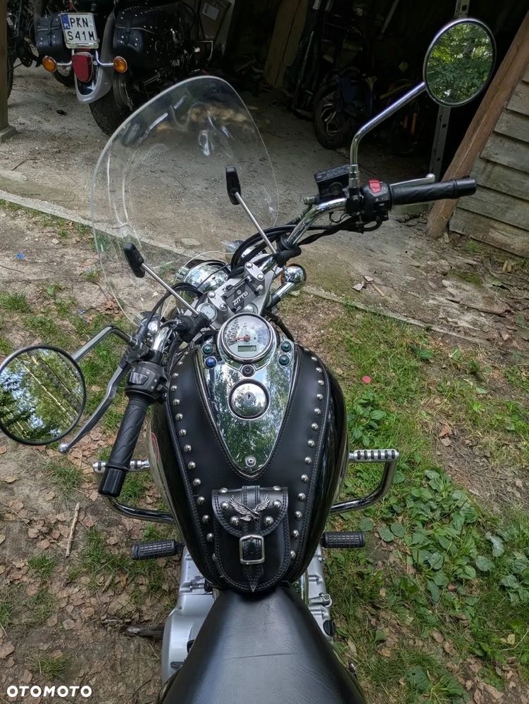 Suzuki Intruder - 4