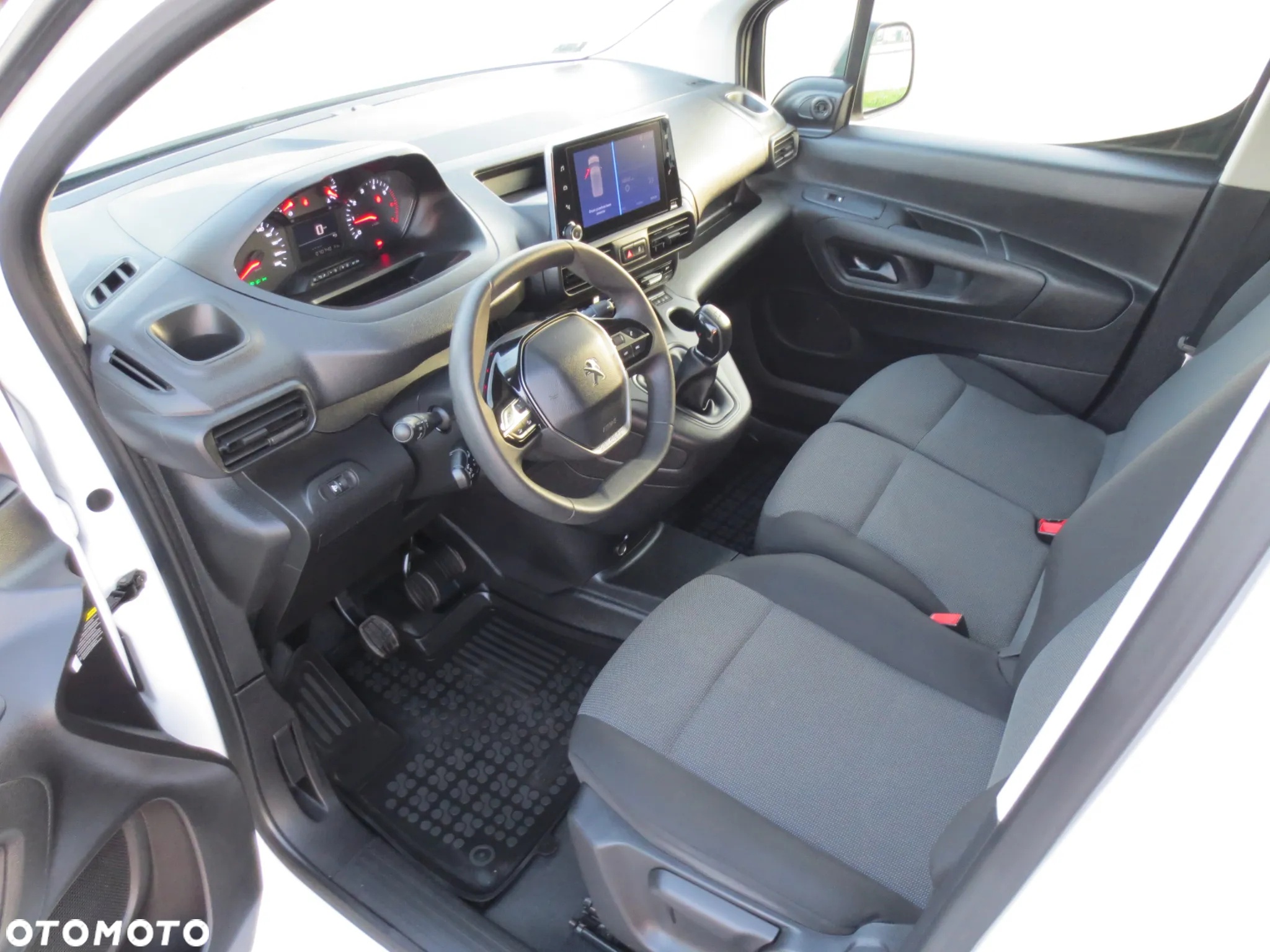 Peugeot PARTNER Niski przebieg 3 OSOBY salon POLSKA - 9