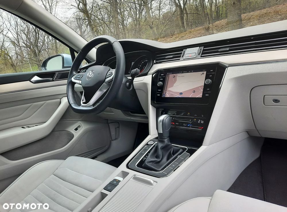 Volkswagen Passat 2.0 TDI Elegance DSG - 20