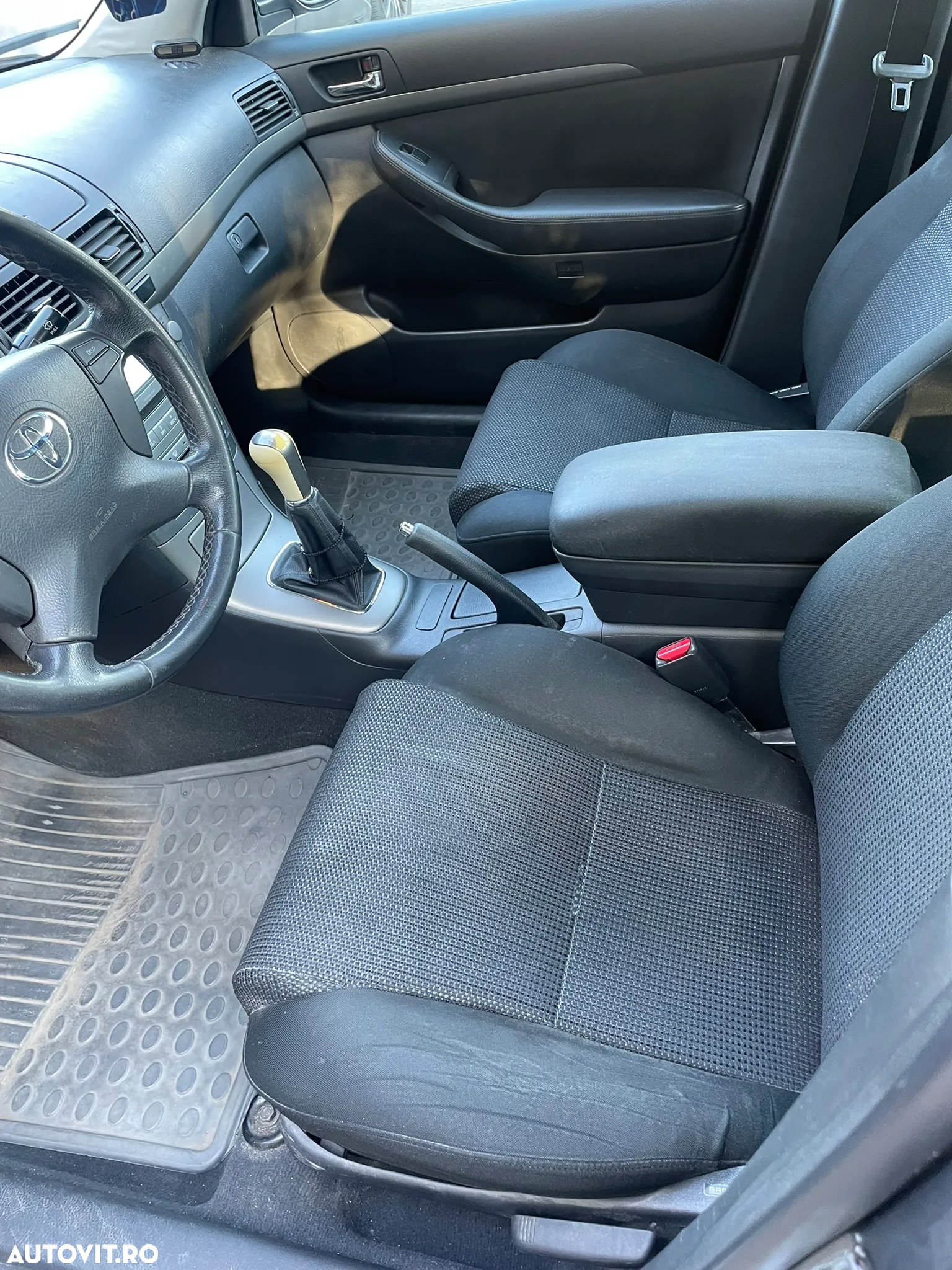 Toyota Avensis 1.6 Sedan Terra - 20