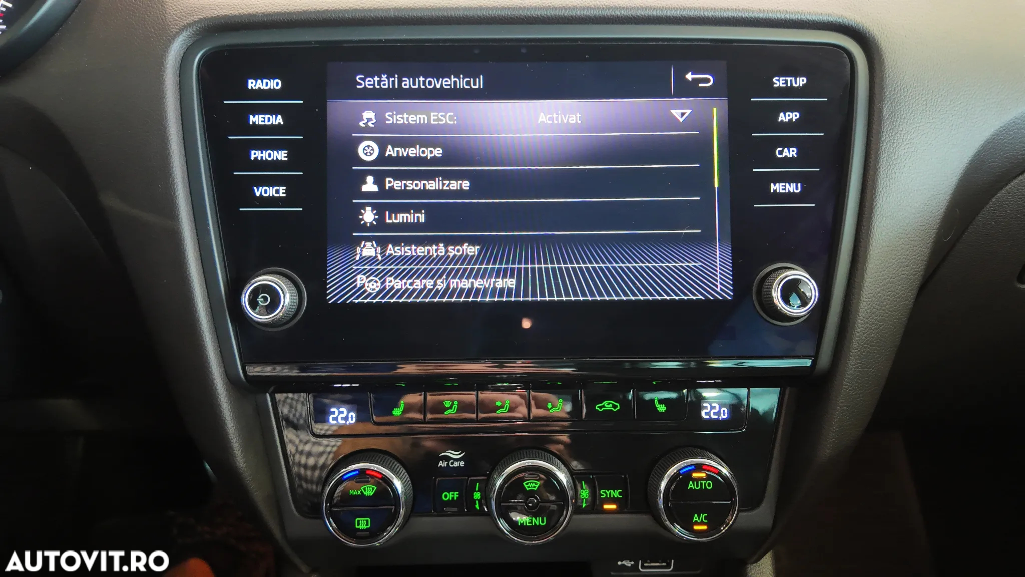 Skoda Octavia Combi Diesel 2.0 TDI 4X4 DSG Scout - 26