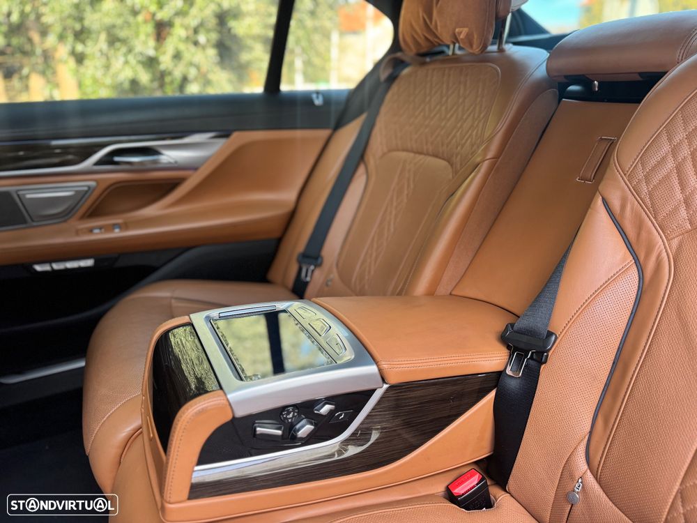 BMW 740 Ld xDrive Pack M - 11