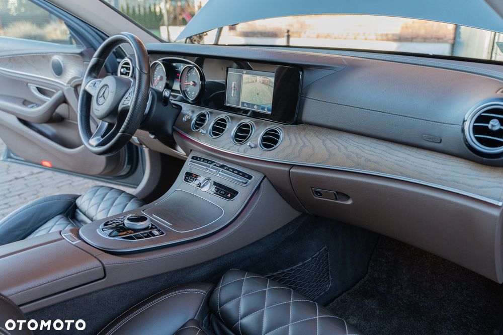 Mercedes-Benz Klasa E 220 d 4-Matic Business Edition 9G-TRONIC - 22