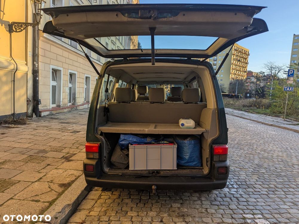 Volkswagen Caravelle - 13