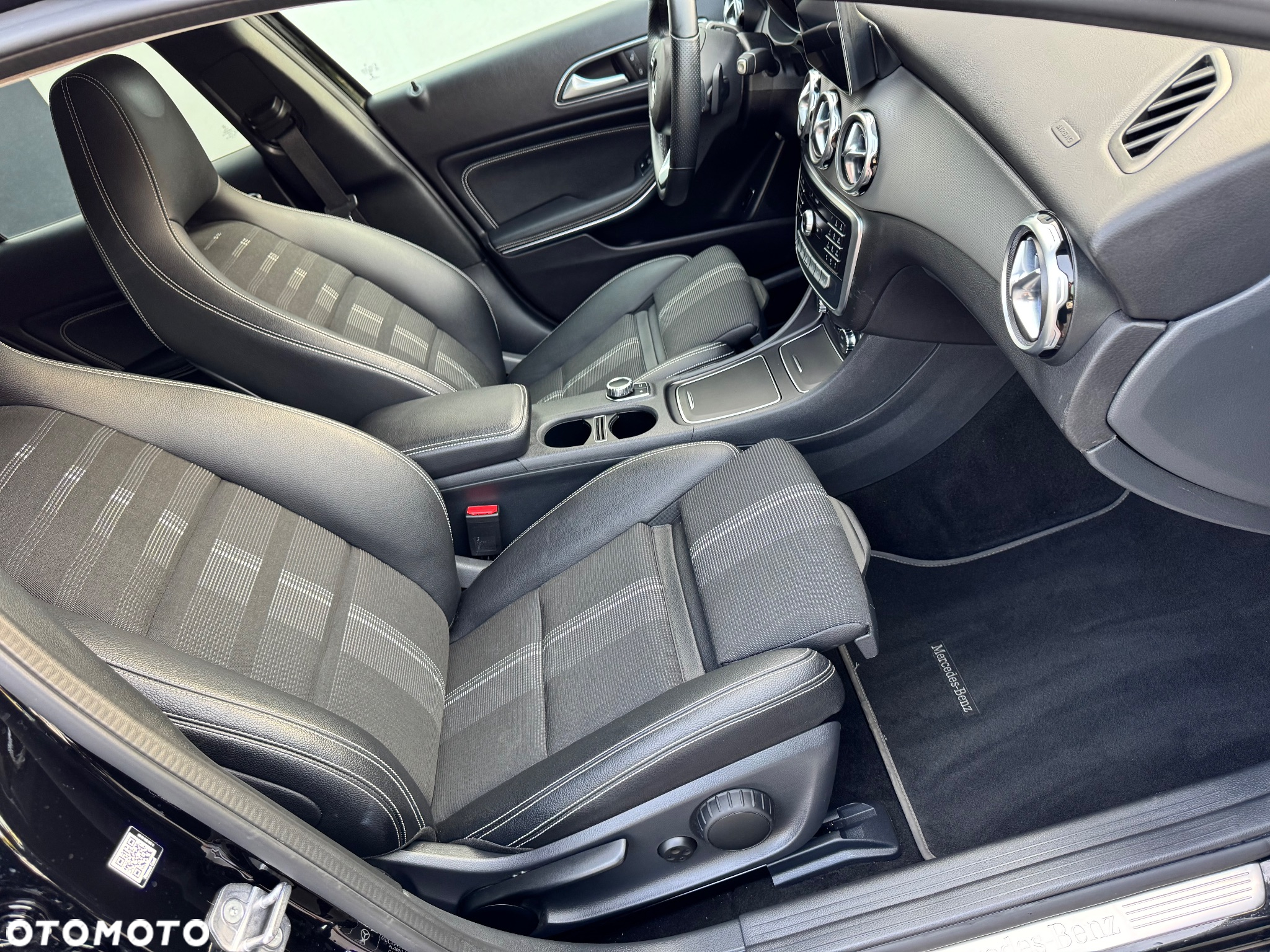 Mercedes-Benz GLA 180 7G-DCT UrbanStyle Edition - 27