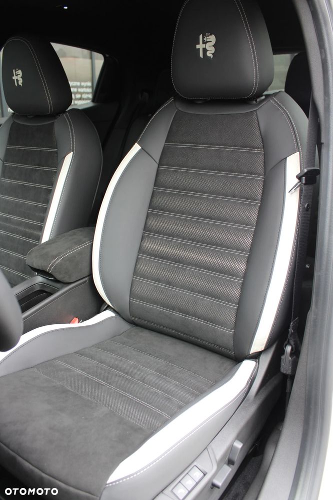 Alfa Romeo Junior 1.2 mHEV Sport Speciale eDCT - 10