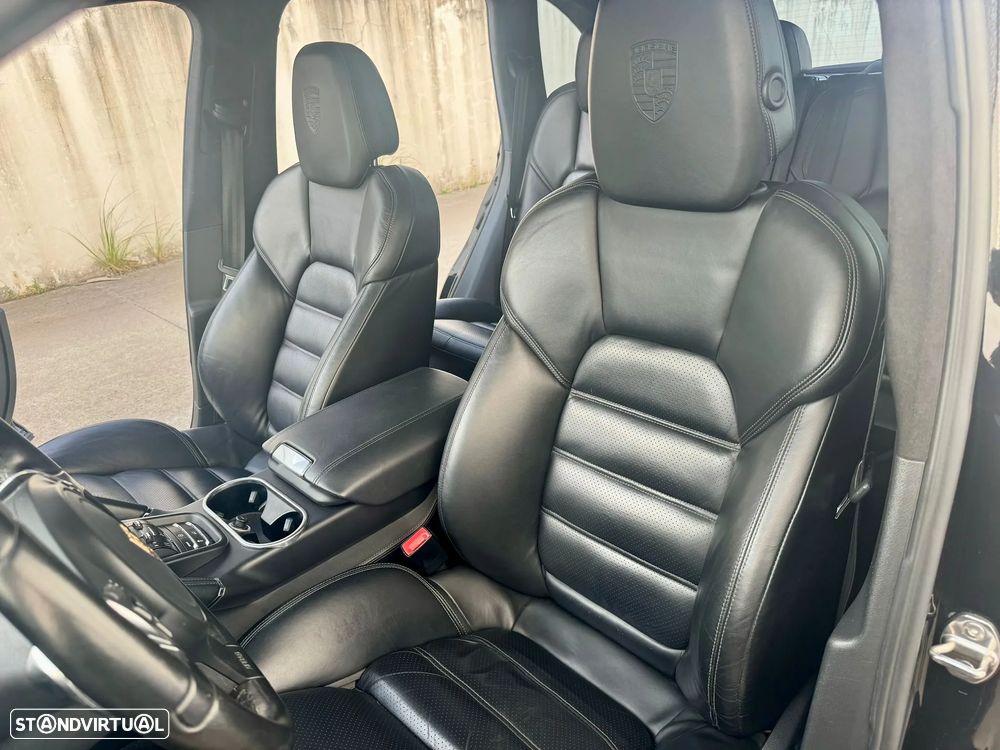 Porsche Cayenne Turbo - 18