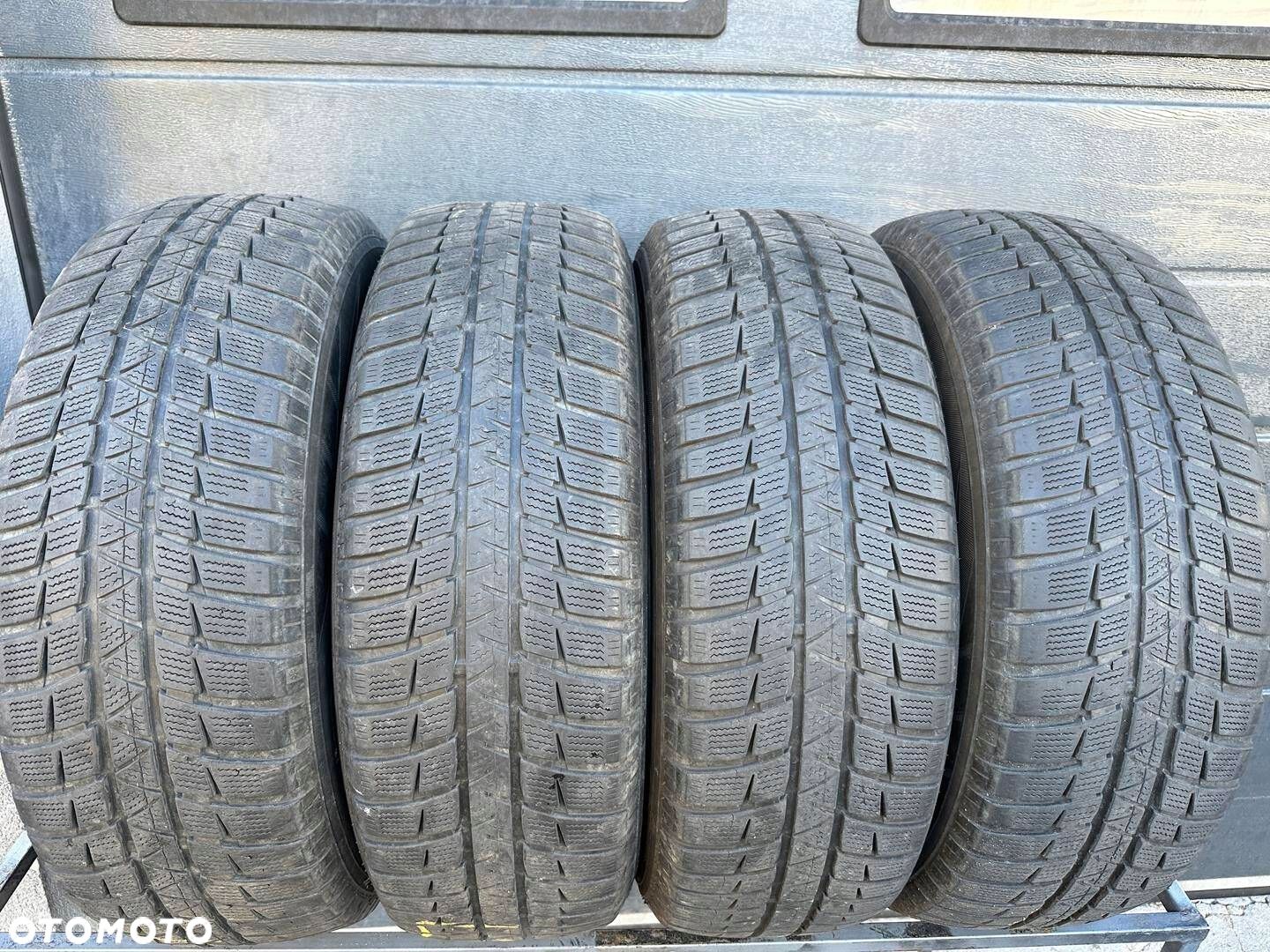 235/70R16 Falken HS449 EuroWinter komplet zima 6,0 - 1