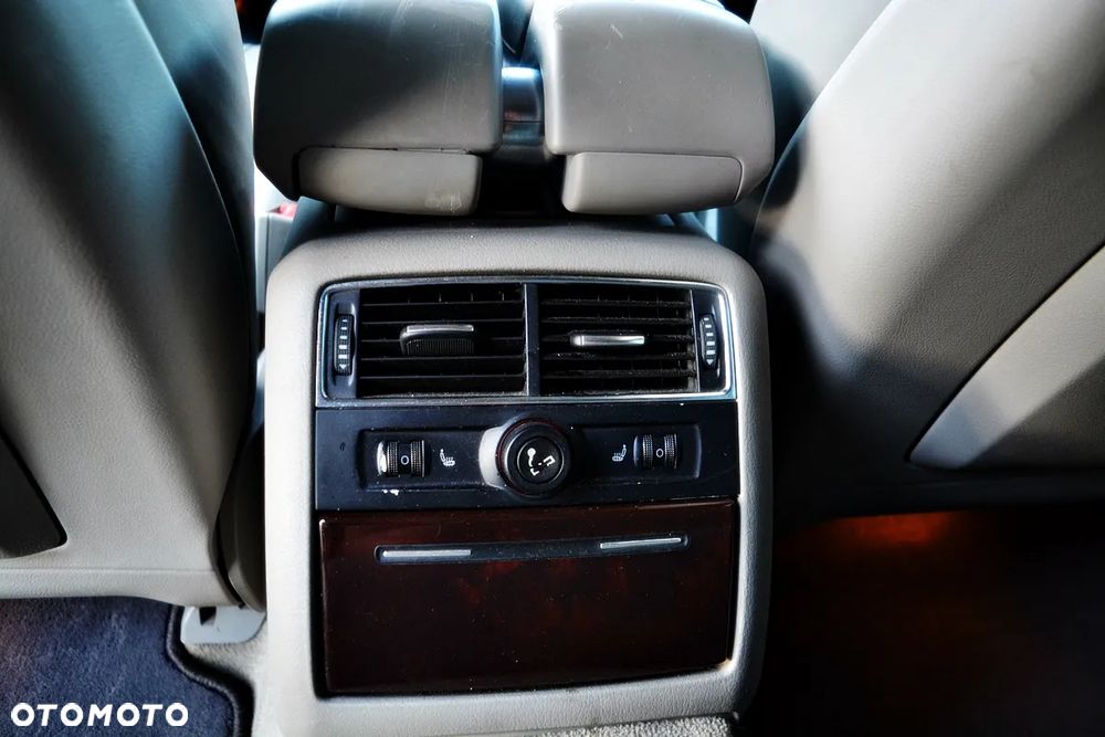 Audi A8 4.2 Quattro - 9