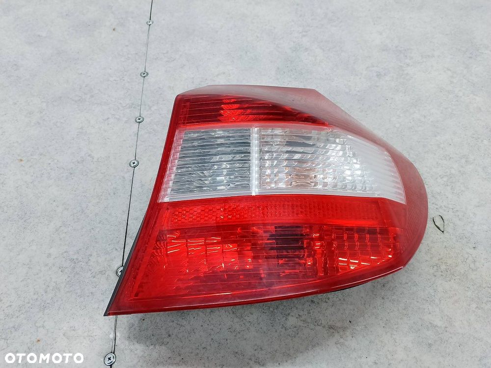 LAMPA TYLNA PRAWA BMW 1 E87 6924502 HATCHBACK 5D - 2
