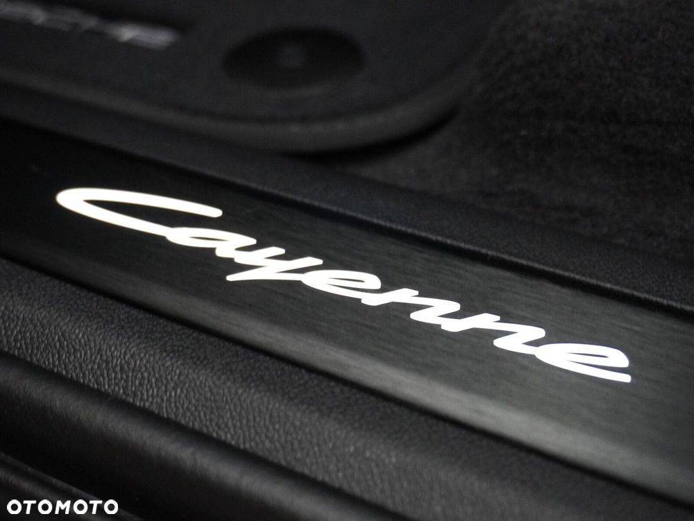 Porsche Cayenne E-Hybrid PHEV Black Edition - 24
