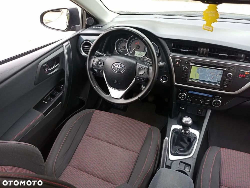 Toyota Auris 2.0 D-4D Touring Sports Executive - 13