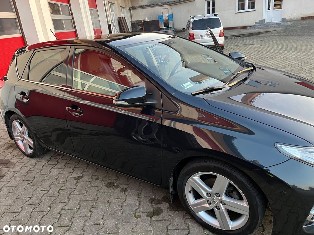 Toyota Auris 1.6 Premium + - 11