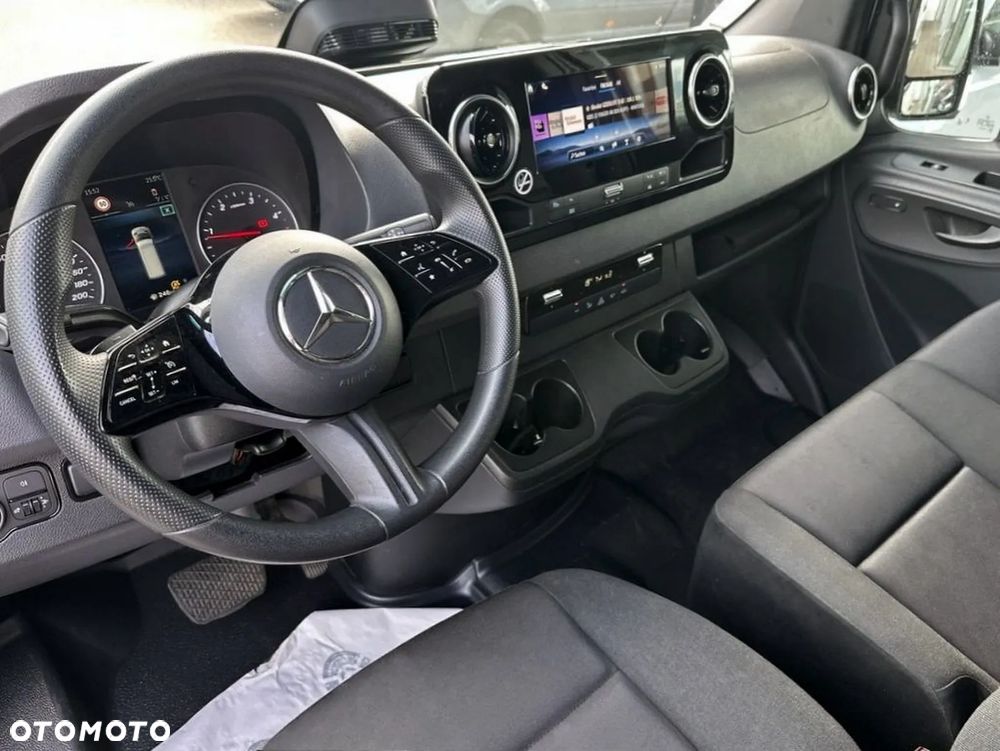 Mercedes-Benz Sprinter - 12