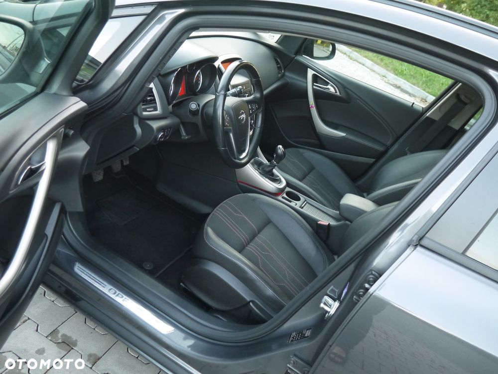 Opel Astra 1.4 Turbo Sports Tourer 150 Jahre - 13