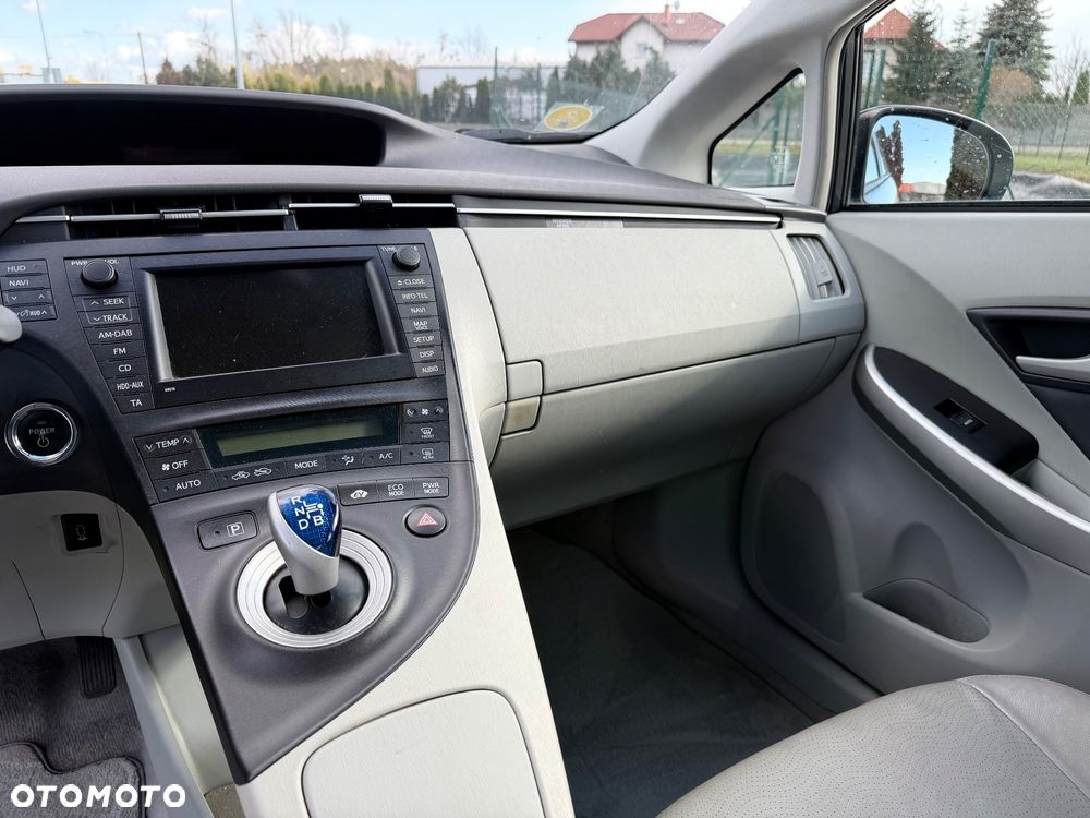 Toyota Prius 1.8 HSD Prestige - 15