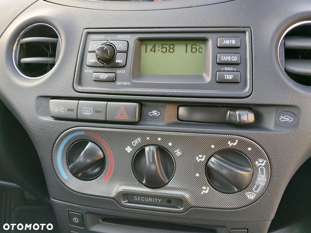 Toyota Yaris - 24