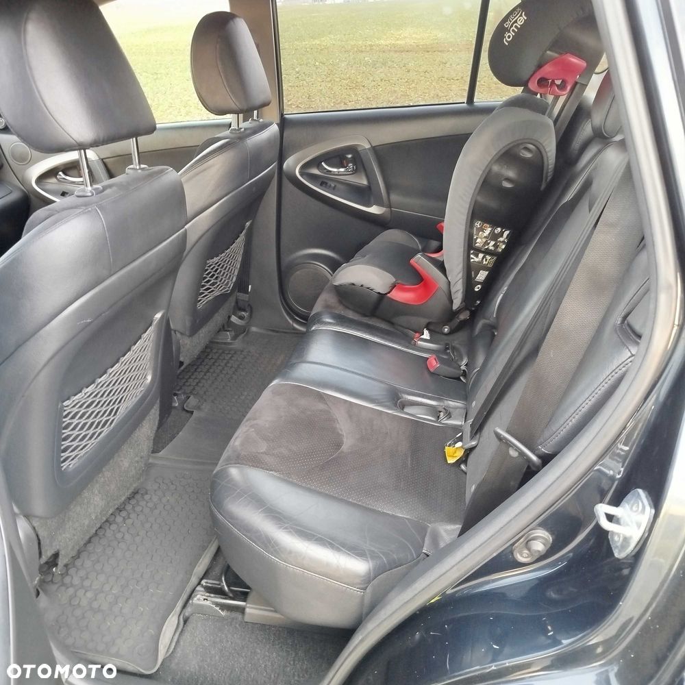 Toyota RAV4 - 6