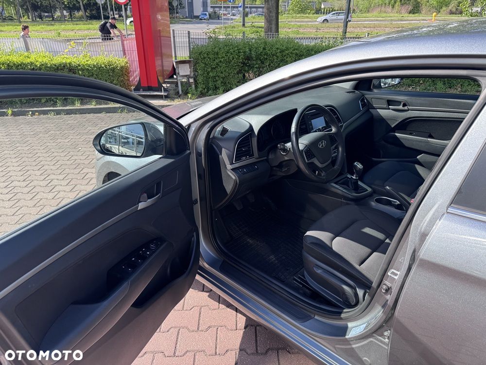 Hyundai Elantra 1.6 Comfort - 8