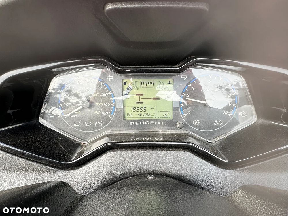 Peugeot Metropolis - 8