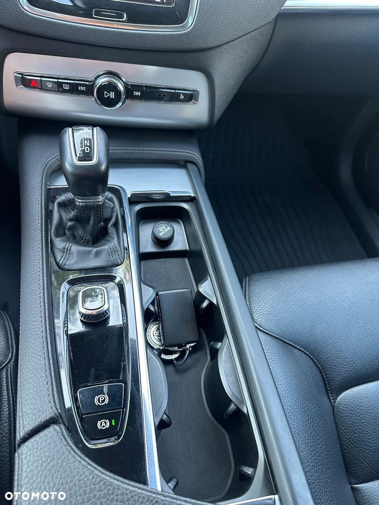 Volvo XC 90 D5 AWD Momentum - 28