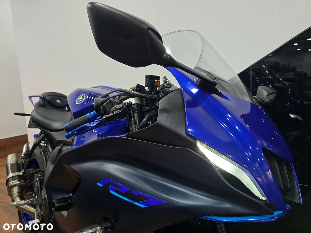 Yamaha R7