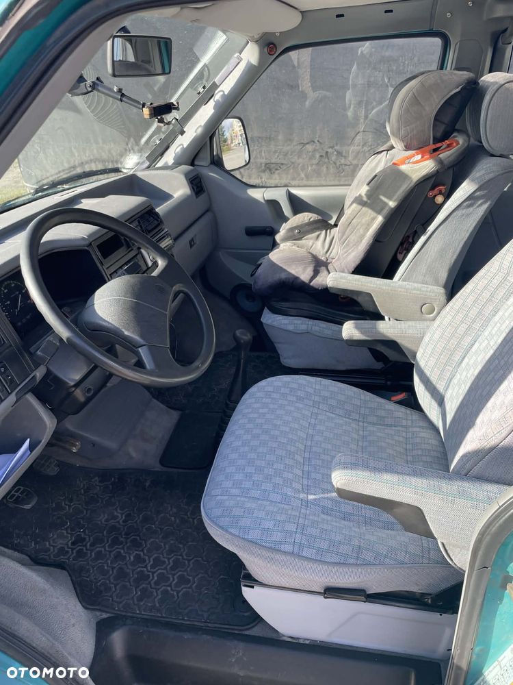 Volkswagen Multivan - 13