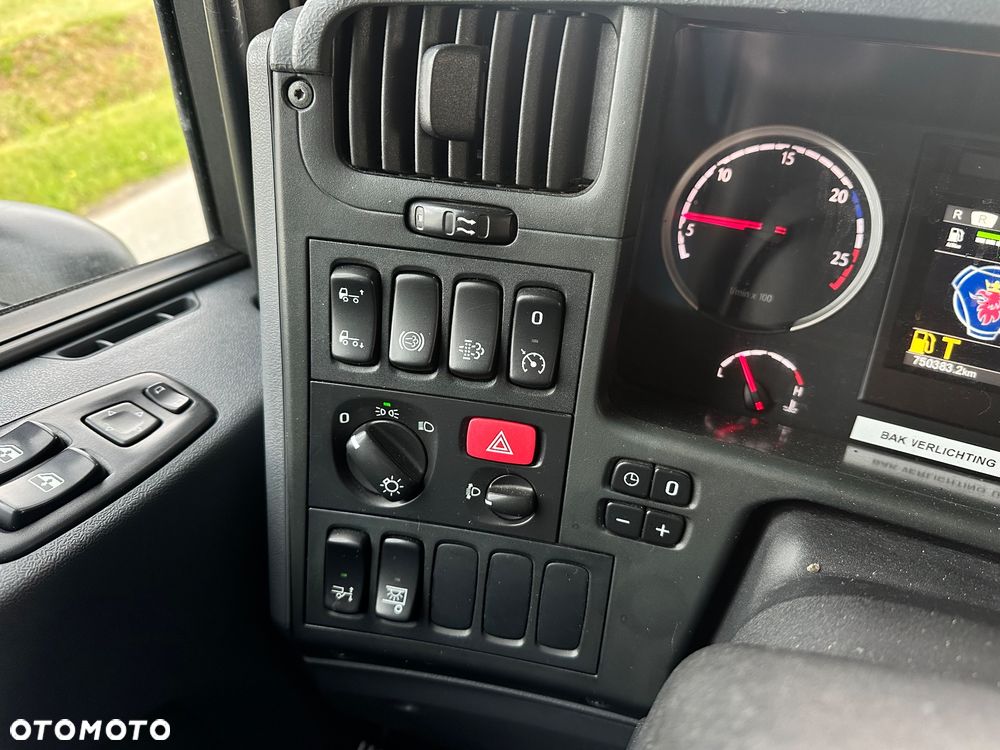 Scania P250 euro6 z Holandii kontener izoterma 19palet - 25