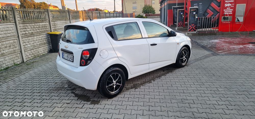Chevrolet Aveo - 4