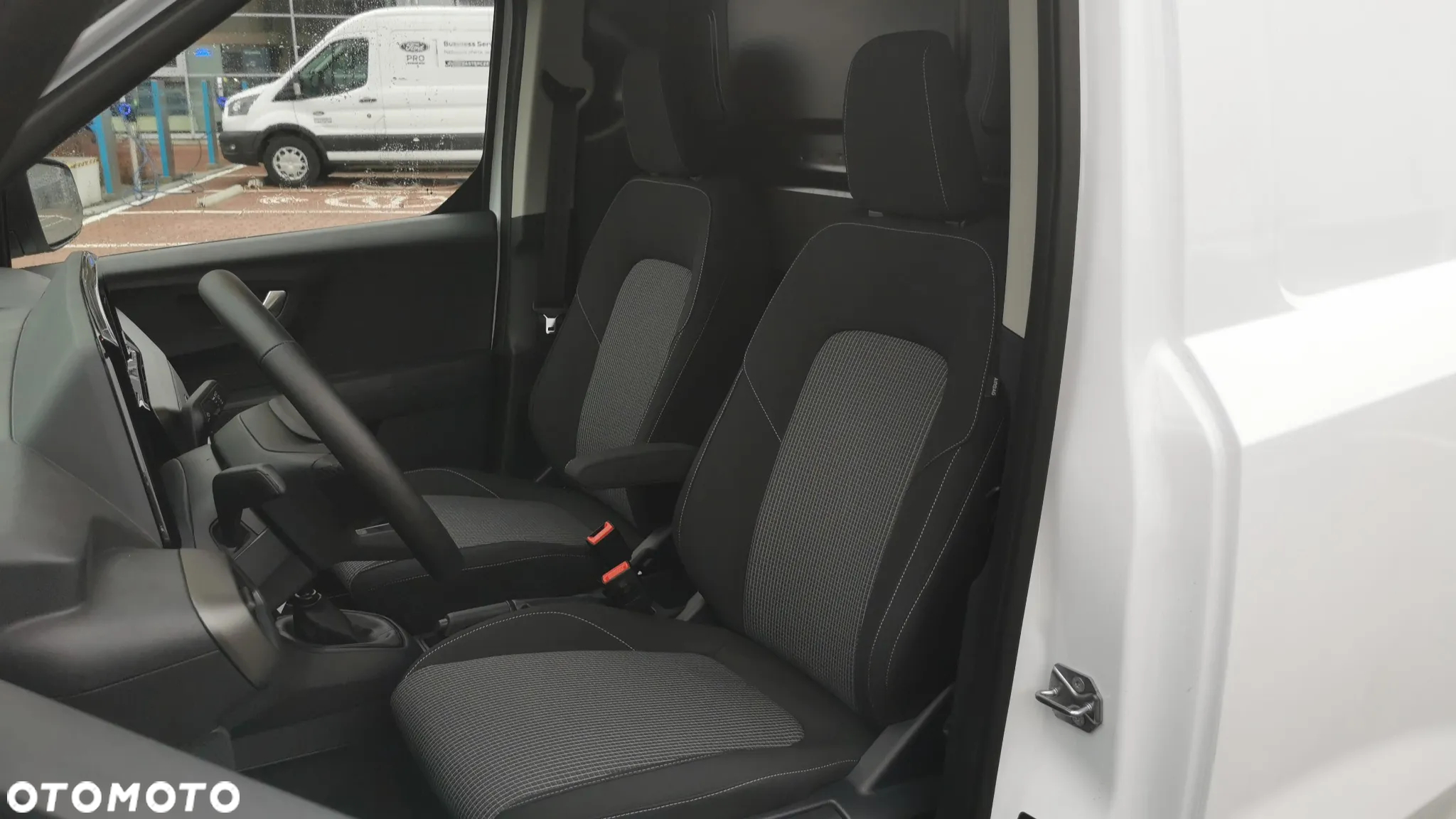 Ford Transit Courier - 15