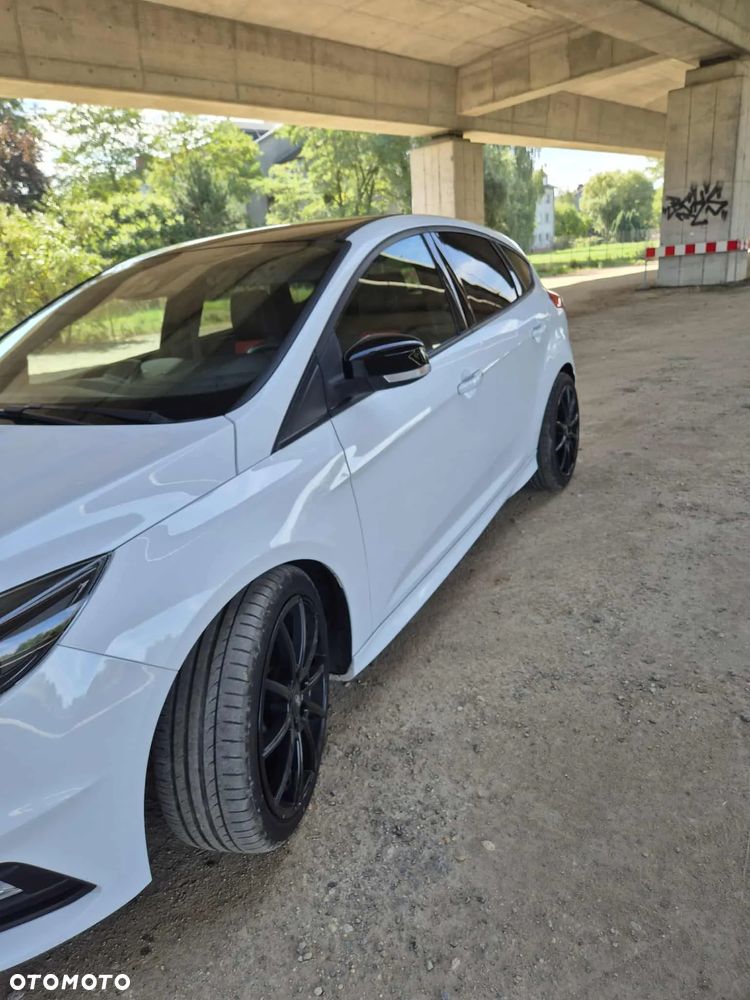 Ford Focus 2.0 TDCi ST PowerShift - 11