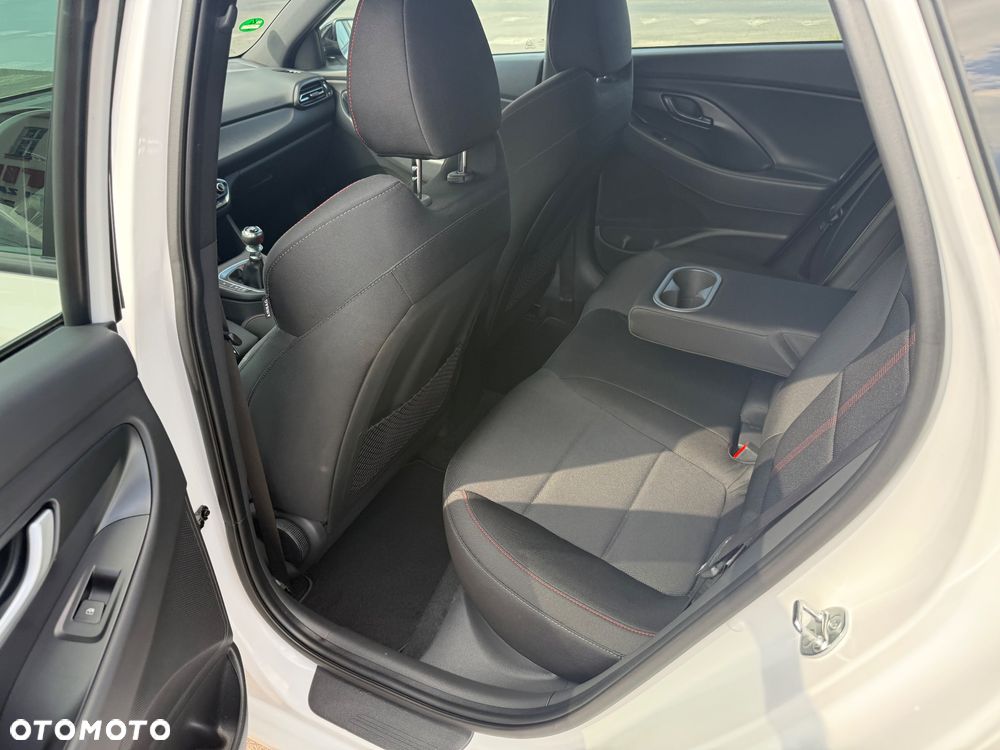 Hyundai i30 1.5 T-GDI 48V-Hybrid N-Line - 13